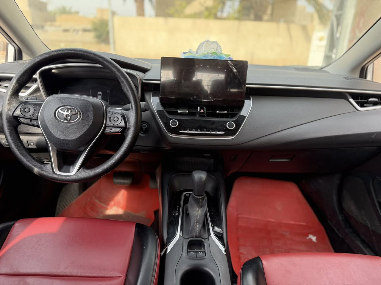 السلام عليكم …
كورلا مديل 25 هايربد مكولفه من كلشي فقط شخط باب السايق أثر دراجه ورجعته ع البارد / السعر 160 وبيها مجال بسيط 
***********
