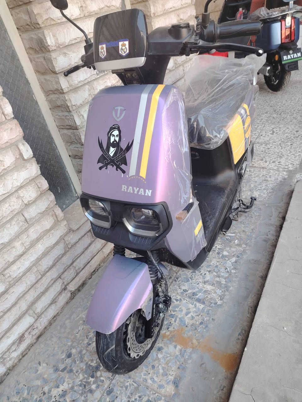سلام ريان ام عيون موديل 2025 دراجة جديدة واستخدام كلش قليل فول مواصفات غنية عن التعريف سعر 675 وبيها مجال رقم *********** مكاني بغداد
