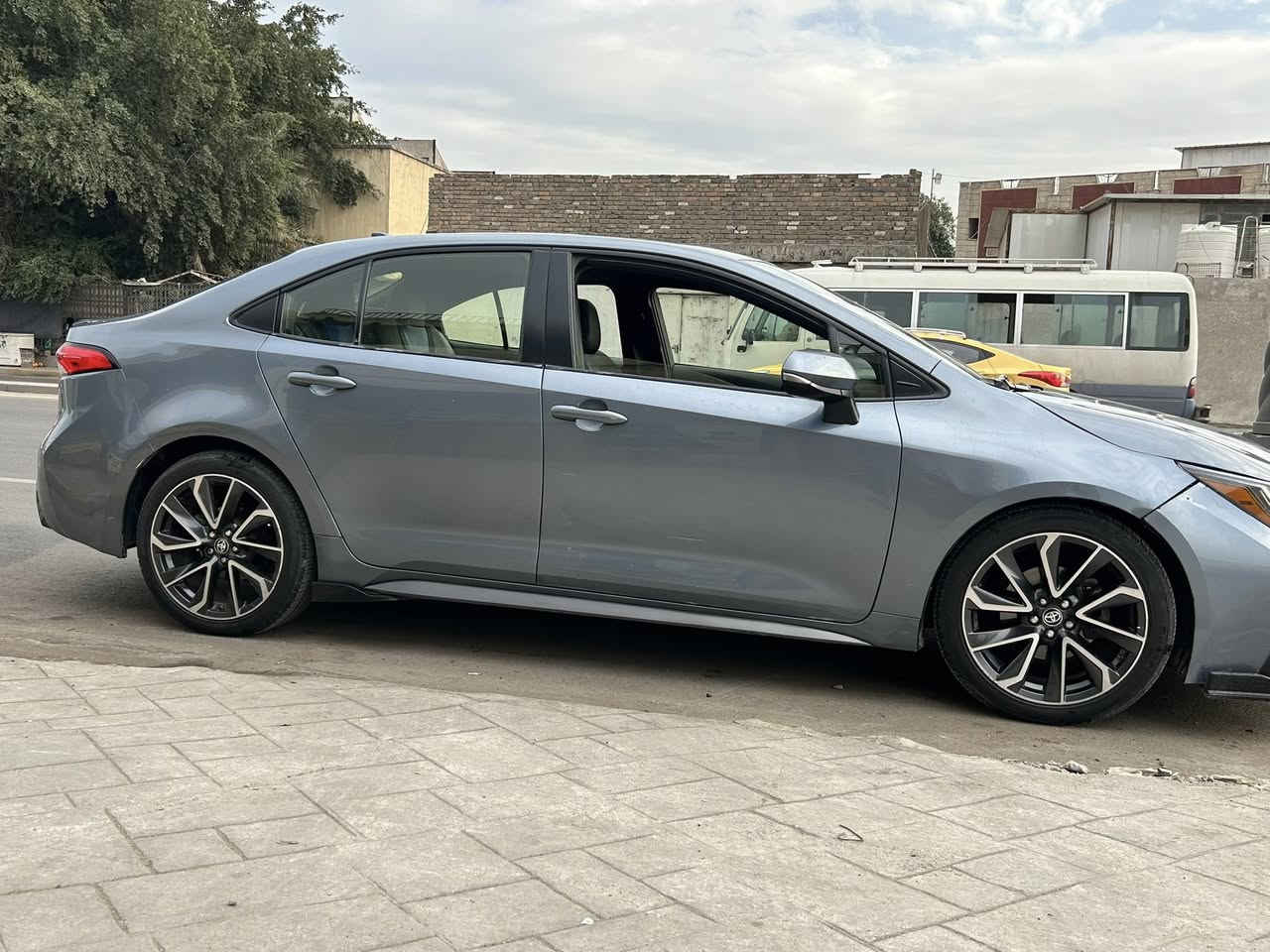 سلام عليكم كورلة 2020 SE  فول. موصفات فتحة بصمت باب شيفتات استيرن  وبعد بيهة موصفات هواي.  بصمتين بيهة  حادث السيارة جاملغ امامي. فقط. بل العراق بيهة طهة جوة قبق البانزين 
السيارة عليهة ادامة كاملة من دهن كير بلكات مجاول. فلاتر شوتة فلتر بانزين كاملة السيارة السيارة بسمي. سنوية جديدة رقم جديد السيارة نقصة دبل فقط. تعبان مكاني. الوزيرية. 
السعر 125 وبيهة مجال 
***********
