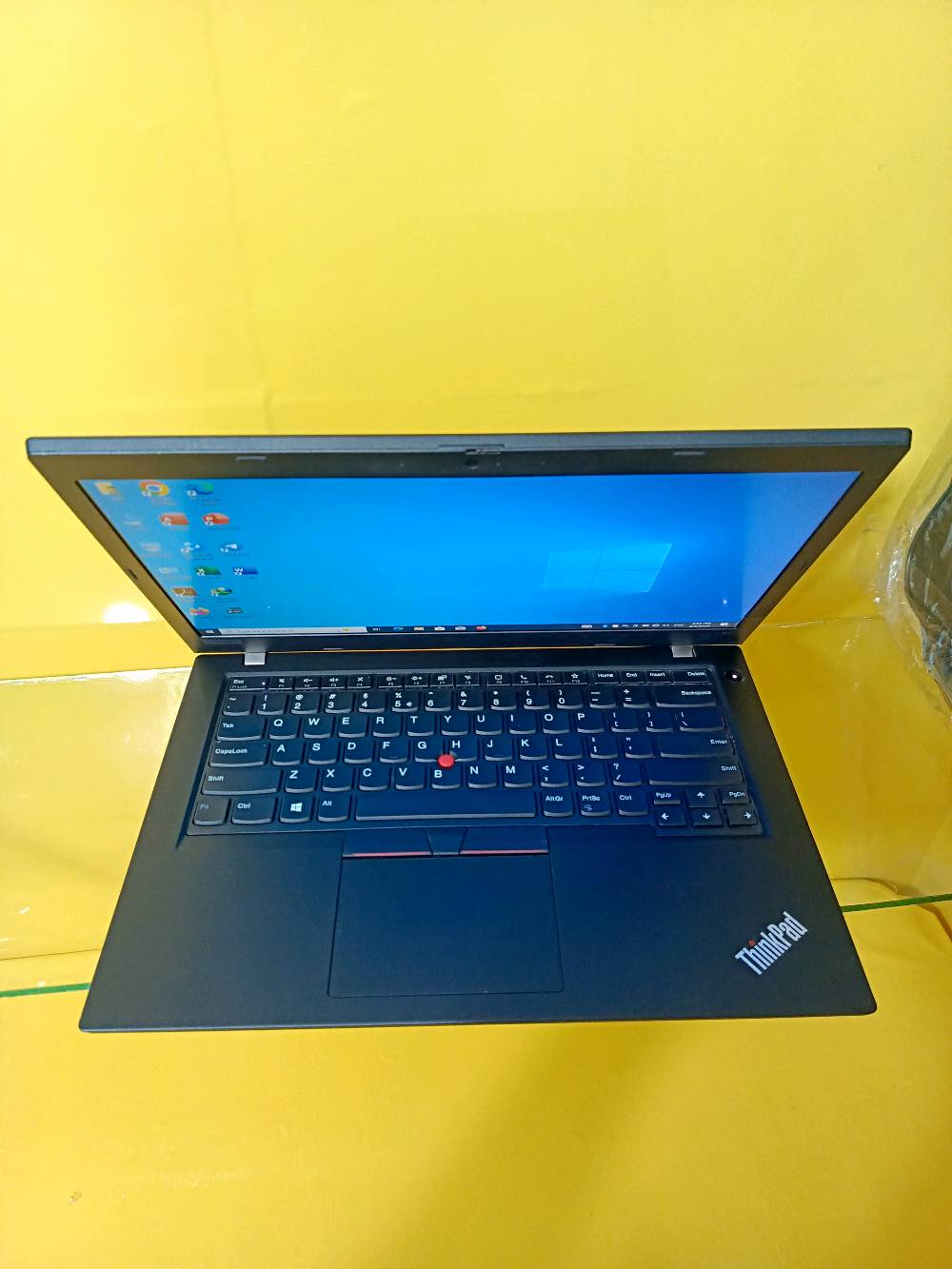 عرض رقم 269 نسبة النظافة 90
i7 جيل ثامن بسعر 250 الف
******************
 Lenovo ThinkPad L490

المعالج: Intel Core i7-8565U 
(8CPUS   2.00 GHZ
***************
رام 8   DDR4
*******
هارد 256  SSD
*******
كارت شاشة دخلي شير 4   UHD
*******
الشاشة 14 Full HD (1920 × 1080)
******
شاحن  Type-C
********
منفذين  USB 3.1
منفذ HDMI
منفذ LAN
***********
البطارية ضمان من ساعه الى ساعين حسب الجهد
ضمان اسبوع من تاريخ الاستلام
--------------------------------------
يوجد خدمة توصيل لجميع انحاء العراق
------------------------------
عنوان ديوانية سوق هرج الفرع الثاني على اليمين  شارع البلي ستيشن 
اسم المكتب لابتوب الديوانية (( هاتف) ***********  وتساب او المراسله على صفحة لابتوب الديوانية
&&&&&&&&&
ملاحضة رجاءا لا نشتري او نرواوس