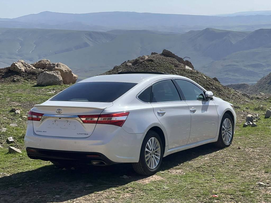 تۆیۆتا ئەڤەلۆن 2013 فوول مواسەفات lmited
ناو زەرد و جلد بەصمە و سڵایدو   پەردە و کامێراهەردووکوشن سارد و گەرم  و کوشن خەزن سێ مۆدی لێخوڕینی هەیە (eco,normal,sport)
پێش و دوای حاسە شەغال جامەکان کراوەبێ خۆی هەڵی ئەداتەوە زۆر مواسفاتی تر  چوارتایەی toyoلۆکی لەسەرە کامل سێرڤس کراوە 
سەیارەکە هەیکەلی زۆر جوانە  ناودەری بەپاکی ماوەتەوە 210هەزاری حەقیقی ڕۆیشتووە  پارچەو پەڵەیەکی بۆیاخە قرچێکی کەمی پێشەوەی هەیە بێ ئارباک سەنەوی بەسەرچووە بەناوی خۆمەوەیە سعری 175گەڵاو مامەڵەیەکی کەم 
شوێن دوکانی سیاحی 
ژم  
‎***********
*********** دخان, السليمانية
