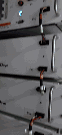 بفضل الله وحمده تم انجاز عمل تجهيز وتنصيب منظومة طاقة شمسية بدون الواح  تتكون من انفرتر high voltage 50 kw deye  وبطاريات بحجم 120 kw pro  أحدث نظام بطاريات من deye  لفندق في بغداد كمرحلة أولية  لإنتاج  ٧٠ امبير نظام ٣ فيز لمدة ٣ ساعات  بالتعاون  بتجهيز المواد  مع شركة الاساسات المتينة وتنفيذ مكتب رواد الطاقة البديلة والذكية بادراة المهندس عبدالله الدليمي  ***********
مستعدون بتجهيز وتنفيذ مختلف المنظومات المنزلية والصناعية والزراعية  Hybrid and on grid system  وبكوادر هندسية  وفنية احترافية في هذا المجال
