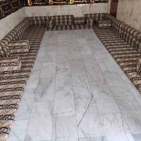 تخم • كنبة • جلسة