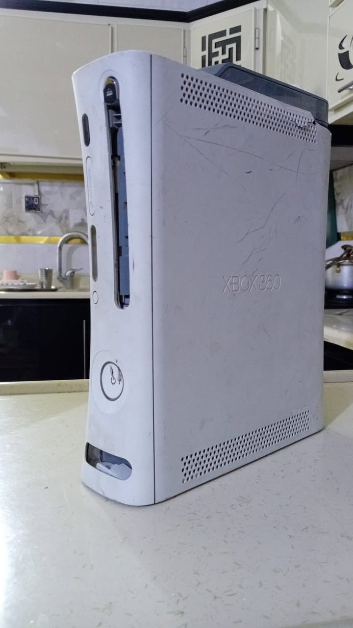 عدد ثنين اكس بوكس 360ويه يدات وكم لعبه اليحب يجي خاص *********** شغالات
