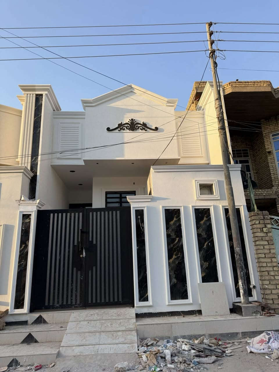 السلام عليكم👋👋
مشتملات  للبيع جاهزة للسكن 
المساحة: (100متر))  ↙️
الموقع 📍نهاوند الاوله قرب الصيانه📍
البناء : حديث طابق ونص
    جاهزالـــســـكـــــن يتكون من >> 
⤵️استقبال )(ومطبخ)صاله )(وغرف نوم(2)⤵️
        وصحيات 2 خارجيه وداخلية 
التفاصيل  الاتصال على رقم الهاتف (صاحب العقار)
((***********))اتصال ☎️+ واتساب ✉️
