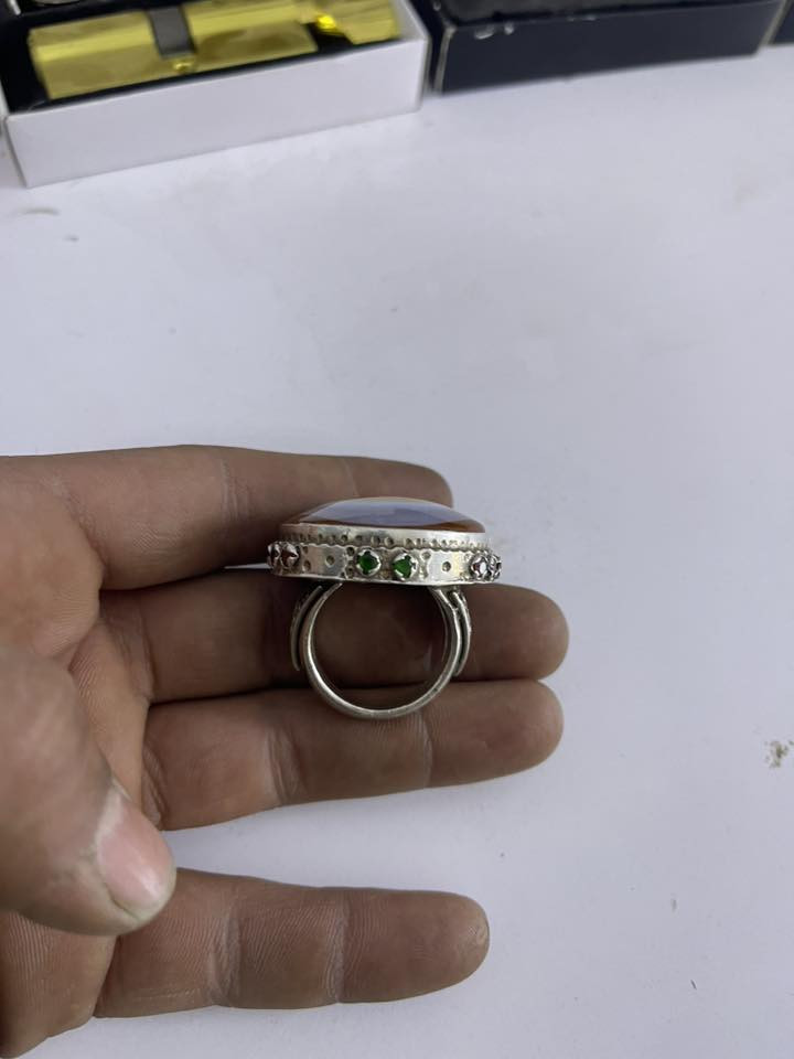 السلام عليكم جزع بقري تحفه فضه  صياغه الكبير دوش مقاس الحجر ٣سانتيم ونص
وزن الفضه معه الحجر ٤٧ غرام قياس الخاتم ٢٤/٢٥


**إذا كنت صاحب هذا الإعلان وتريد حذفه لأي سبب، رجاءا أرسل رسالة إلى الدعم الفني**