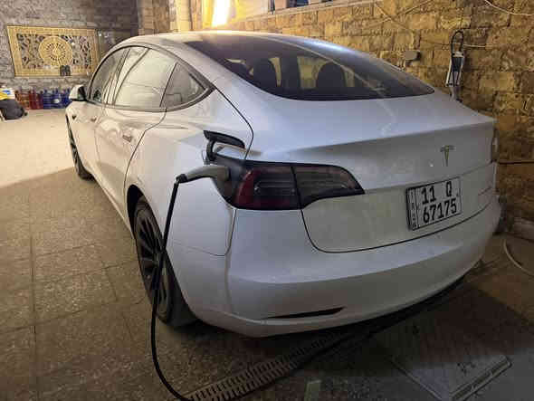 السعر 185$ و بيها مجال
تسلا mode l 2023 . 3 

TESLA MODEL3

DUAL MOTOR 

ماشيه 37.000 كم 

  

حادث موضح بالصور بيها صبغ الدعامية الامامية فقط و الايرباك  راجع سستم 
داخل  اسود .......

‏‏‏‏‏‏‏‏‏‏محركين كهرباء Dual Motor 

All-Wheel Drive

‏‏‏‏‏‏‏‏‏‏الاضافات:

Auto pilot 
 
‏
‏‏‏‏‏‏‏‏‏‏* عدة انظمة قيادة

‏‏‏‏‏‏‏‏‏‏* شاحن لاسلكي سريع عدد 2 Wireless Charger

‏‏‏‏‏‏‏‏‏‏* سقف بانوراما 

‏‏‏‏‏‏‏‏‏‏* شاشة لمس قياس 15 انش تدعم YouTube / Tiktok / Netflix والعديد من التطبيقات

‏‏‏‏‏‏‏‏‏‏* نظام الدخول من غير مفتاح Keyless entry

‏‏‏‏‏‏‏‏‏‏* تشغيل بدون مفتاح Keyless go

‏‏‏‏‏‏‏‏‏ 

‏‏‏‏‏‏‏‏‏‏* خرائط Navigation

‏‏‏‏‏‏‏‏‏‏* تحكم ذكي بكامل السيارة من خلال الشاشة

‏‏‏‏‏‏‏‏‏‏*  مقاعد كهرباء + تدفئه جميع المقاعد

‏‏‏‏‏‏‏‏‏‏* 9 كاميرات عالية الوضوح HD

‏‏‏‏‏‏‏‏‏‏* كاميرا داخلية Cabin Camera

‏‏‏‏‏‏‏‏‏‏* خاصية Dashcam لتسجيل لقطات فيديو 

‏‏‏‏‏‏‏‏‏‏* حساسات أمامية وخلفية لركن السيارة

اوتو بارك / سايمون ‏‏‏‏‏‏‏‏‏‏

‏‏‏‏‏‏‏‏‏‏* أضوية زينون اوتوماتيكية / كشافات ضباب / LED

‏‏‏‏‏‏‏‏‏‏* مانع تصادم 

‏‏‏‏‏‏‏‏‏‏* تحديد مسار

‏‏‏‏‏‏‏‏‏‏* مثبت سرعة التكيفيي - Adaptive Cruise Control

‏‏‏‏‏‏‏‏‏‏* حساس النقاط العمياء - Blind Spot Sensor

‏‏‏‏‏‏‏‏‏‏* تحذير من انخفاض ضغط الإطارات الخاص بالإطارات Tire Specific Low Tire Pressure Warning 

‏‏‏‏‏‏‏‏‏‏* تنبيه مراقبة السائق Driver Monitoring-Alert

‏‏‏‏‏‏‏‏‏‏* مساعد السرعة Speed Assist

‏‏‏‏‏‏‏‏‏‏* تخفيف الاصطدام الأمامي والتحذير من الاصطدام الخلفي Forward Collision Mitigation and Rear Collision Warning 

‏‏‏‏‏‏‏‏‏‏* تخفيف الاصطدام الأمامي Collision Mitigation-Front

‏‏‏‏‏‏‏‏‏‏* Hard Disk Drive Media Storage

‏‏‏‏‏‏‏‏‏‏* Wireless / Bluetooth / HD Radio / WiFi Hotspot

مكان السياره: بغداد الدورة  

 

الرقم الهاتف. ***********
