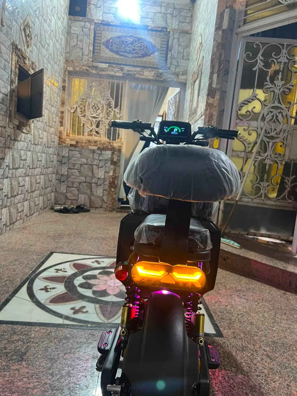 دراجه شحن R11
فول مواصفات سرعه 80 حقيقي 5بطاريات نظام P و R و  حساس سرقه ملف 2400
إشاره يمين ويسار ورباعي لايت عالي ناصي نشرات مكاني بصره _القبله _حي شهداء سعر 600  رقم الهاتف *********** متواجد فيس هم واتساب فقط
