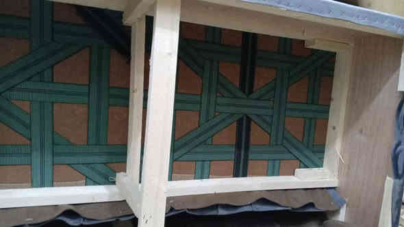 سلام عليكم قفتفه ثلاثيه جديده توصا شغل درجه اوله مقعد مندر متحرك سفنج طبي يده امل رف كلا بلوك قنفه ثقيلا مال عمر سعر 100 الف قفل  *********** مكاني شعب
