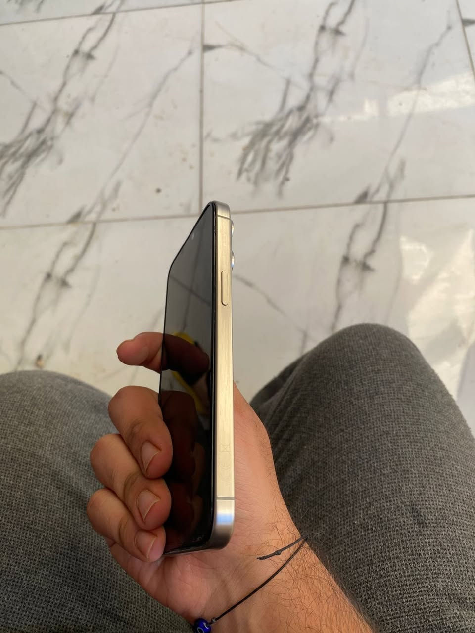 ايفون 15 برو ماكس لون تتانيوم  
شرق اوسط  اعلى نموذج مع جميع ملحقات الشركة*
• ايسم شريحه إلكترونية
ذاكرة 256 بطارية ٨٥ الجهاز لامفتوح ولا مصلح شرط النظافة  بالحاسبة كله نورمال بلادي الجهاز للبيع سعره 920 وبيه مجال مكاني الكوت *********** واتساب فقط .
