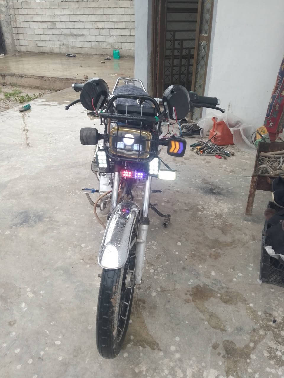 السلام عليكم ماطور للبيع موديل 2025 كهربائيات شغاله محرك ما مفتوح السعر 600 وبمجال المكان تكريت البعجيل الاتصال على رقم ***********
