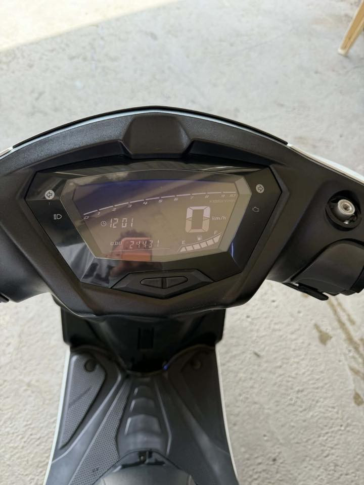 سلام عليكم للبيع سكنس x5 ماشيه 24 الف 

***********
