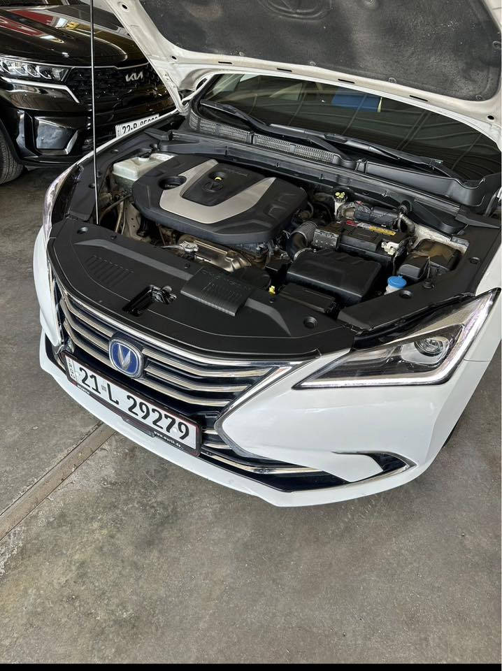 السلام عليكم شانجان ايدو ٢٠٢٠ للبيع ماشيه ١٦٥الف لون ابيض  رقم شمالي سنويه ساقطه صار سنه تقريبا سياره بيها بارد بالصندوق شويه وبيها طخه باب اللي ورى السكن 
عكس السايق خفيفه سياره على ايدي مال موظف محافظ عليها دهن ايكسدو الأصلي بانزين محسن صدر جديد السعر ٩٨وبيها مجال مكاني الدوره جمعية خير الله الاتصال على رقمي ***********
