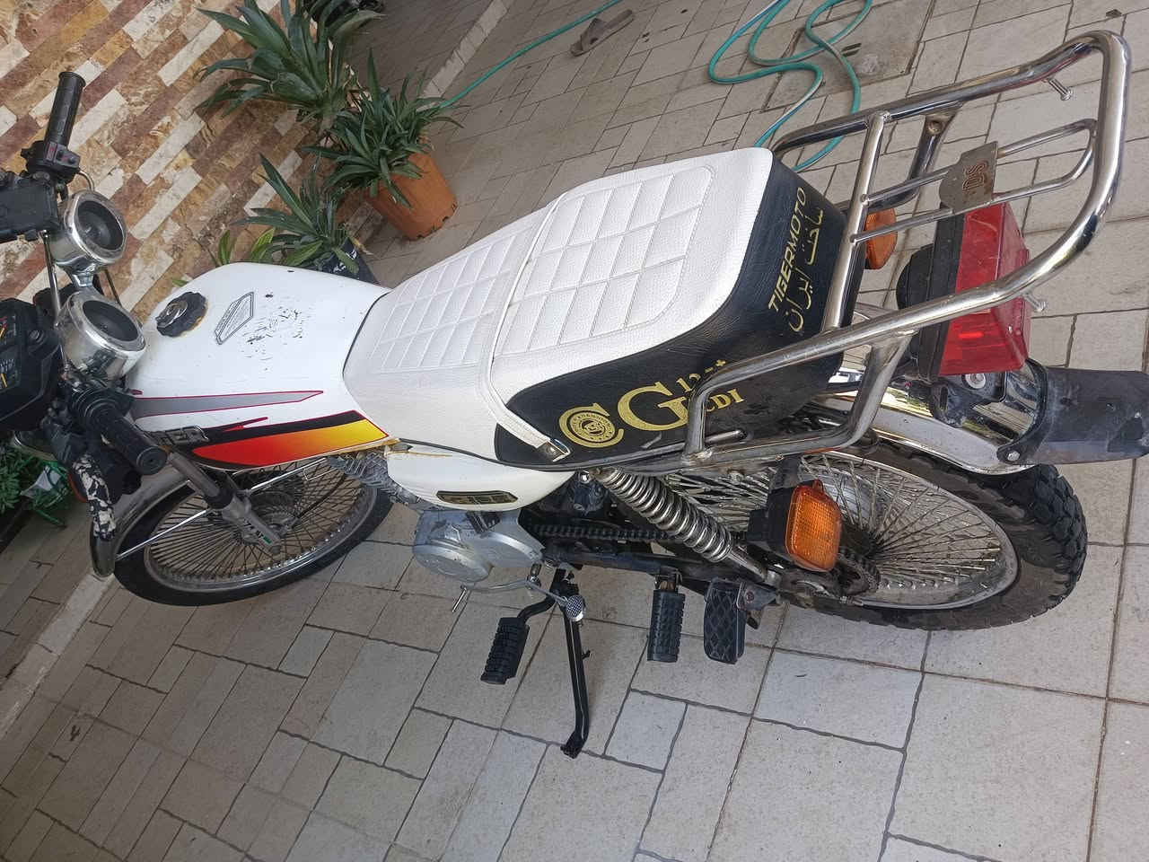 سلام عليكم ورحمه الله وبركاته دراجه موديل 21 شاصي 18 دراجه نشاط فول كهربائيات كامل شغال سعر 400 بي مجال رقم ***********
