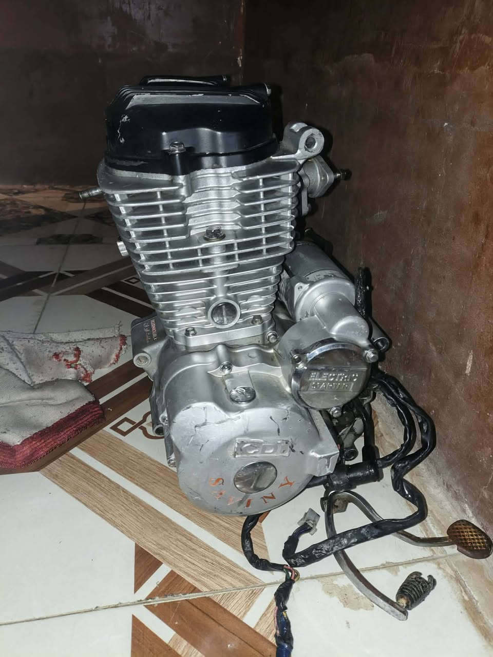 اسلام عليكم محركات سيفان شرط ماممدوده عليه سبانه يوجد محركين مثل ماواضحات بل صوره المحرك الواحد ب200الف هوه والشد تريده بدون شد ب175للستفسار *********** المكان تكريت
