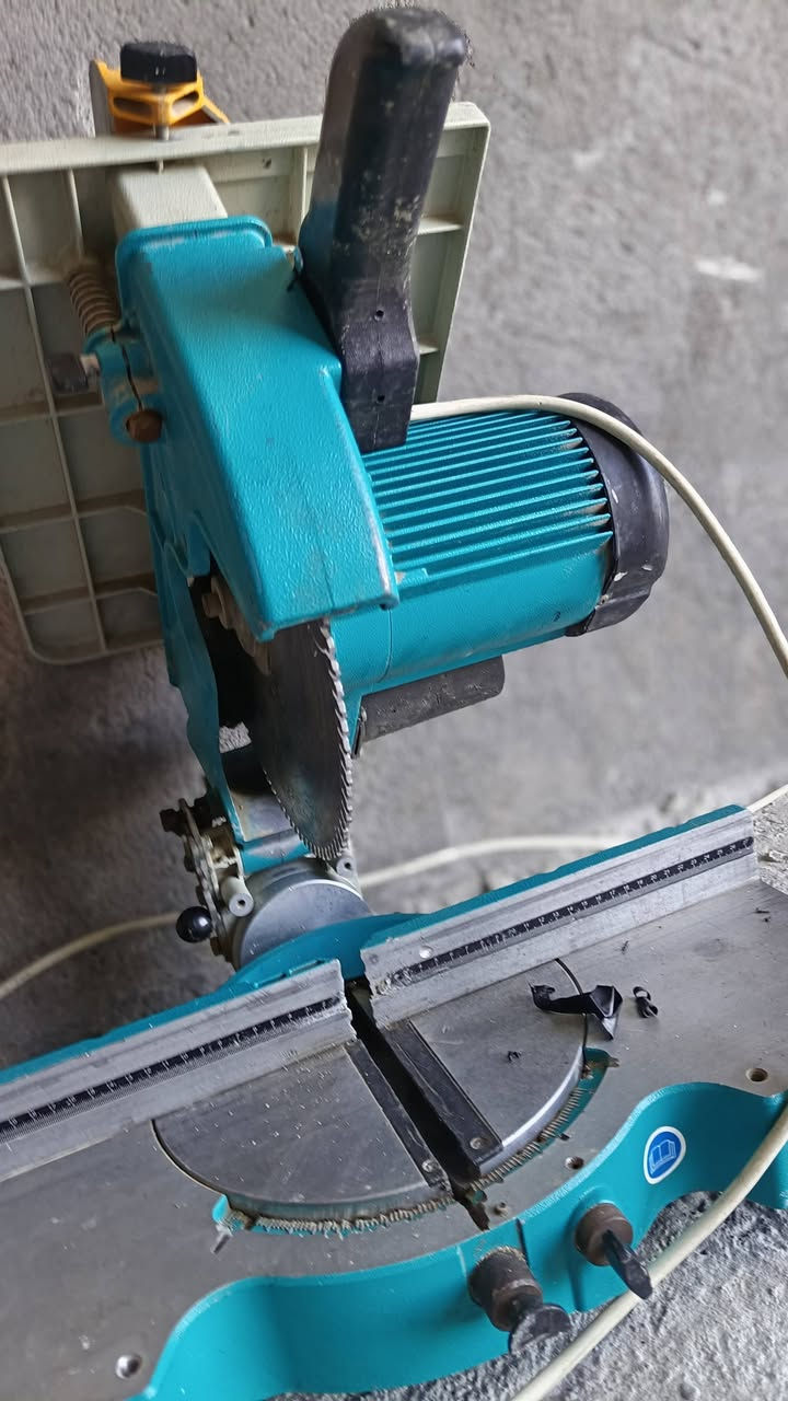 السلام عليكم ورحمة الله
كتر المز للبيع مستعمل كما 
موجود في الصور 
مكاني السماوه 
***********
