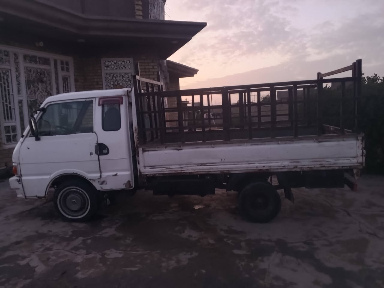 سلام عليكم سياره 96 بلاديه رقم بغداد سنويه 30 مكفول محرك وشاصي سعر 55رقم الهاتف ***********
