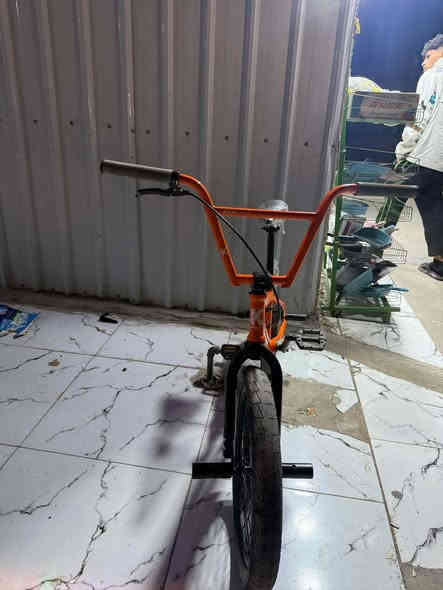 سلام عليكم بايسكل بي ام اكس لون مميز ونضيف سعر 180وبب مجال قليل شراي يتصل على هذا رقم ***********
