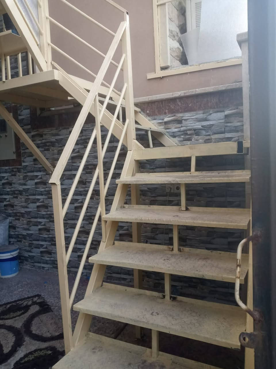 السعر حسب الفصال
و الحديد الثقيل و الوسط
يعني نفس الفصال اذا حديد ثقيل  بسعر مناسب ثقيل ب 200الباب الواحد هذوله ثنين يعني ٤٠٠٢٠٠
و اذا وسط الواحد ب ١٧٥ الف لثنين ب ٣٥٠


**إذا كنت صاحب هذا الإعلان وتريد حذفه لأي سبب، رجاءا أرسل رسالة إلى الدعم الفني**