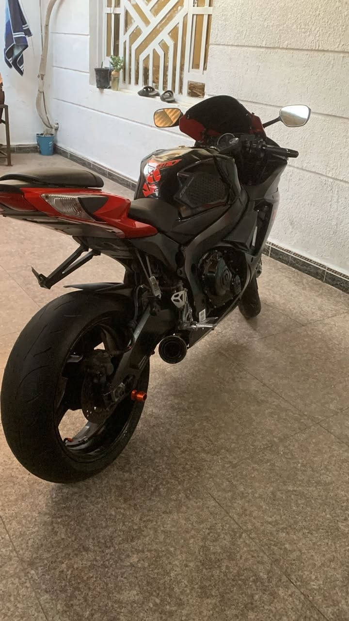 السلام عليكم
جكسر ٦٠٠ مديل ٢٠١٦
الدراجه جاهزه عليها فجوج برمبو تاير جديد امس شديته وسويتلها  ادامه كامله بيها خسفه بسيطه بالتانكي موضحه بالصور 
سعرها ٤٧ وبيها مجال للشراي 
مكاني بصرة 
***********
