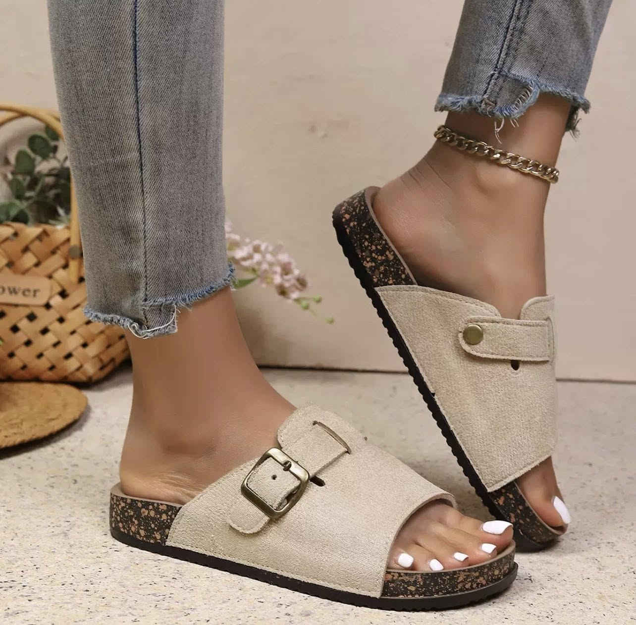 #سليبرات واحذية شيك 
سعر القطعة بـــ 7
توصيل لجميع المحافظات العراق 5
توصيل بسماية الف 
للحجز والاستفسار خاص 
#بسمايه
#بغداد
#العراق


**إذا كنت صاحب هذا الإعلان وتريد حذفه لأي سبب، رجاءا أرسل رسالة إلى الدعم الفني**