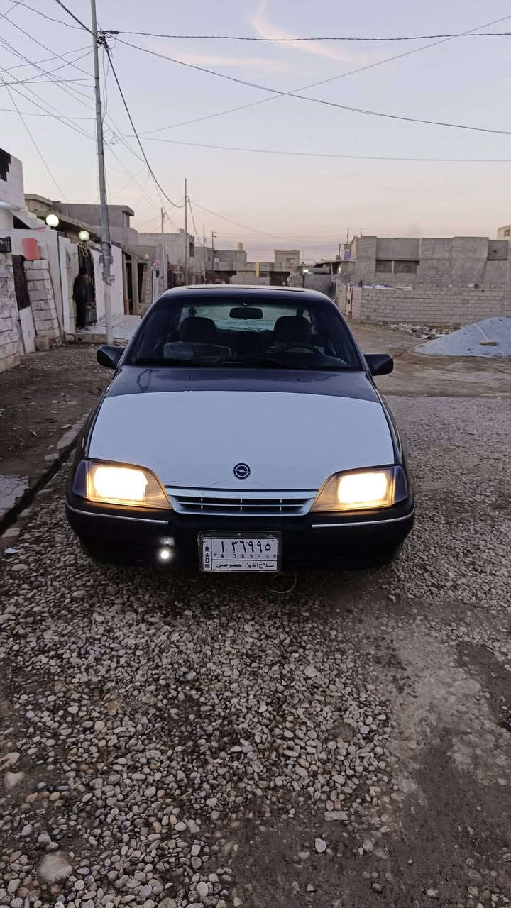 اوميكه السنويه مشروع وطني 2028دفتربانزين بيها كير محرك صدر شرط بدون حادث صبغ جماليه  اسلايت كهربائيّاة كلها تشتغل سياره جاهزه من كل النواحي موديل 1990(السعر25)للبيع ومراوس (***********)
