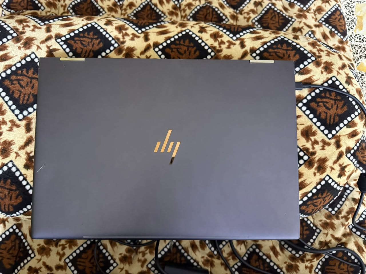 الـسلام عليكم 

لابتوب HP Spectre x360 Convertible 15 بمعالج Intel Core i7-8550U بسرعة 1.8GHz (يصل تقريباً 2.0GHz) ويا رام 16GB ونظام Windows 11 Home 64-bit ويدعم DirectX 12 جهاز 2-in-1 قابل للتحويل 
وبيها فيس ايدي وبصمه وهي شاشتها قلاب 360 درجه تتحول تاب
المكان بغداد والسعر التواصل على الخاص


**إذا كنت صاحب هذا الإعلان وتريد حذفه لأي سبب، رجاءا أرسل رسالة إلى الدعم الفني**