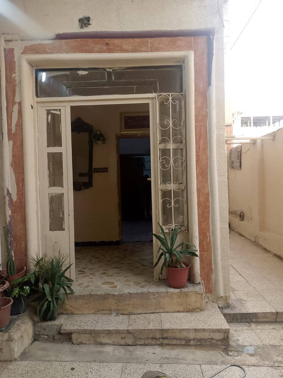 للبيع ١٥٠ م حي نزال السعر ١٩٠ قابل للتفاوض قرب مطعم حجي حسين ***********
