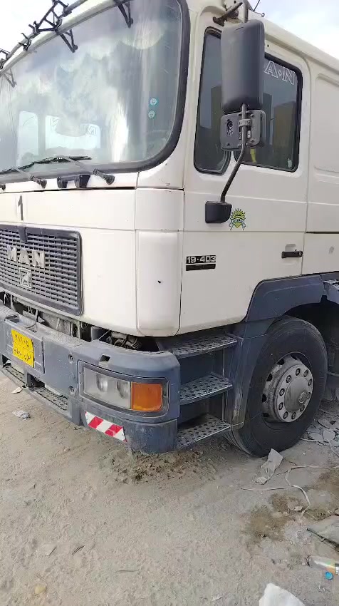 السلام عليكم
للبيع تريلة مان موديل 2000 مسجلة 97 بأسمي تحويل مباشرسنكل مزوج خلفي مرسمة سايلو البليتة موجودة
والسايلو ما موجود السيارة نظيفة كير محرك اكسل خير من الله جاهزة للشغل وشرط التحويل
السعر 110 وبيها مجال
للإتصال ***********
