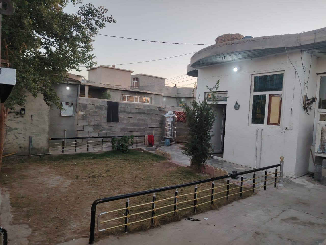 السلام عليكم مشتملات للبيع جاهزات زراعي بس تشيل غراضك تسكن مساحه القطعه 300 متر بناء كل مشتمل مساحته 200 متر مشتملات واحد بصف واحد يتكونن كل مشتمل غرفتين نوم مطبخ وهول وربعه وصحيات المكان  محافظة صلاح الدين دار السلام بالقرب من مشروع مي السعر مشتملات ثنينهن ب30 مليون بلاش بلاش وين شرايه الي يشتريهن ثنينهن كبل يجرهن للاستفسار على الرقم وحياكم الله *********** بيع مستعجل حيل
