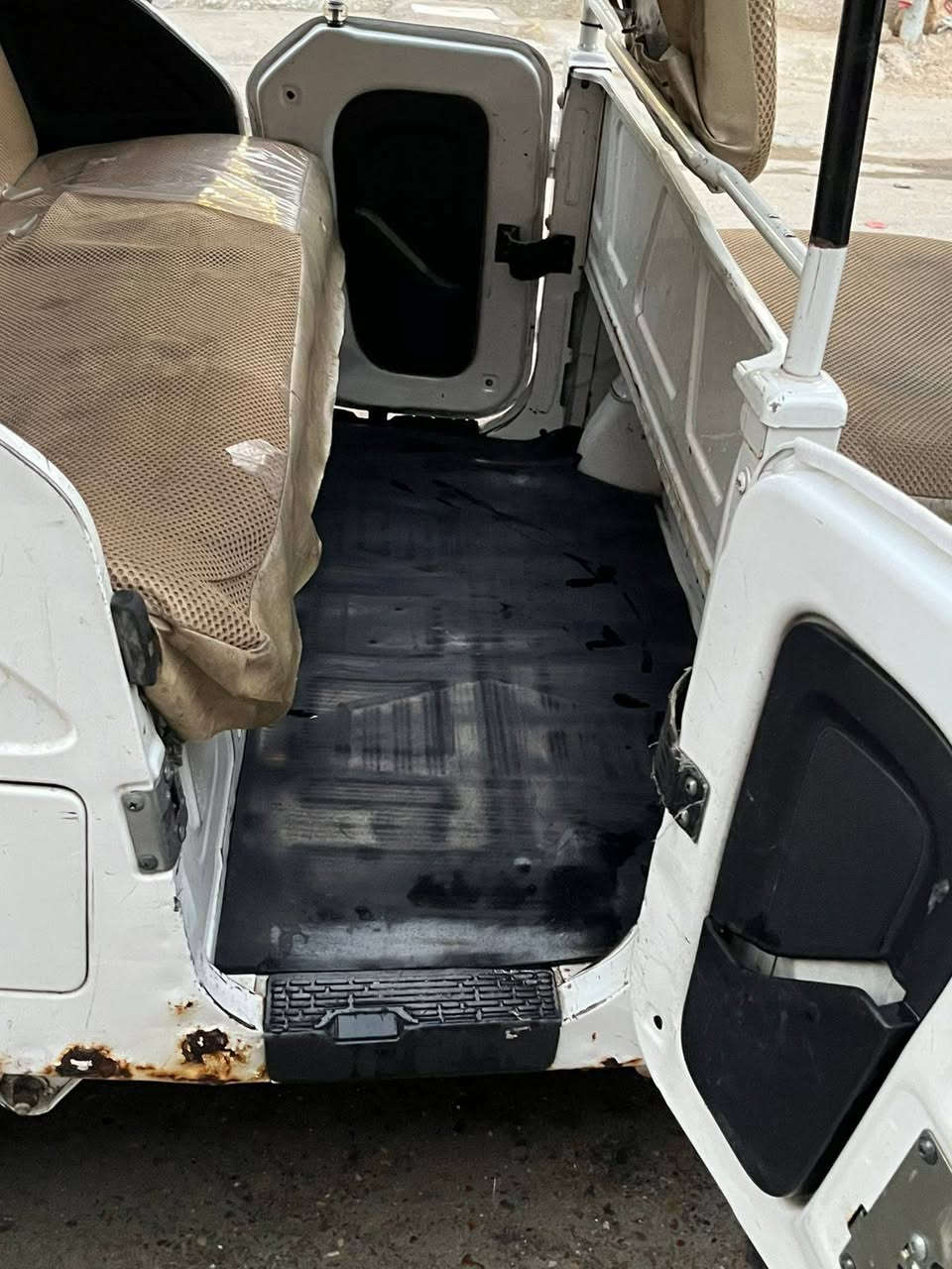 سلام عليكم تكتك ٢٠٢١ رقم او سنويه  تكتك بيها خيسات موضح بل صور +بيها تنقيص او تبخير قليل
تكتك نضيفه او جاهزه الشارع كهربائيات كلها شغاله تخم تاير 
اشاره زنون  +كلوب زنون 
مكاني بغداد الشعله 
رقم الهاتف :***********
سعرها ٧و نص او بيها مجال
