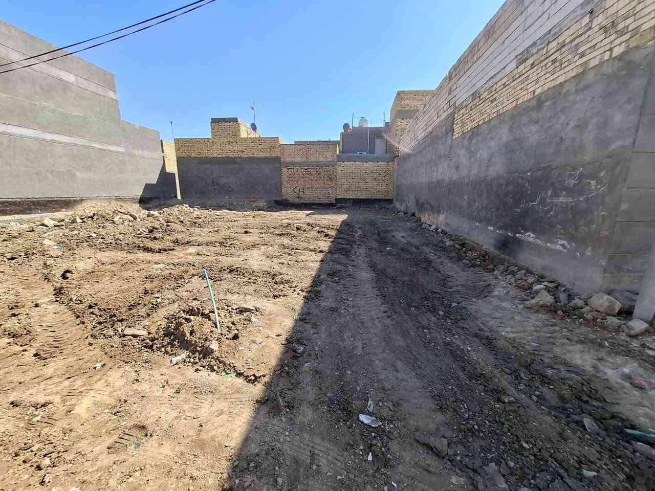 السلام عليكم
#عرصه للبيع طابو صرف الديوانيه حي الزيتون قريبه كلش للشارع العام وقرب مخبز النخيل سادس عرصه عن الشارع العام الرئيسي 
المساحه 200 متر الواجهه 10 و النزال 20
للاستفسار ***********
اجازه بناء كامله جاهزه لقرض الإسكان
المنطقه ماء خطين ومجاري وحاليا بمرحله القلع للشوارع
