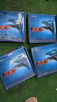 دريل كهربائي • ٤ قطع • توصيل