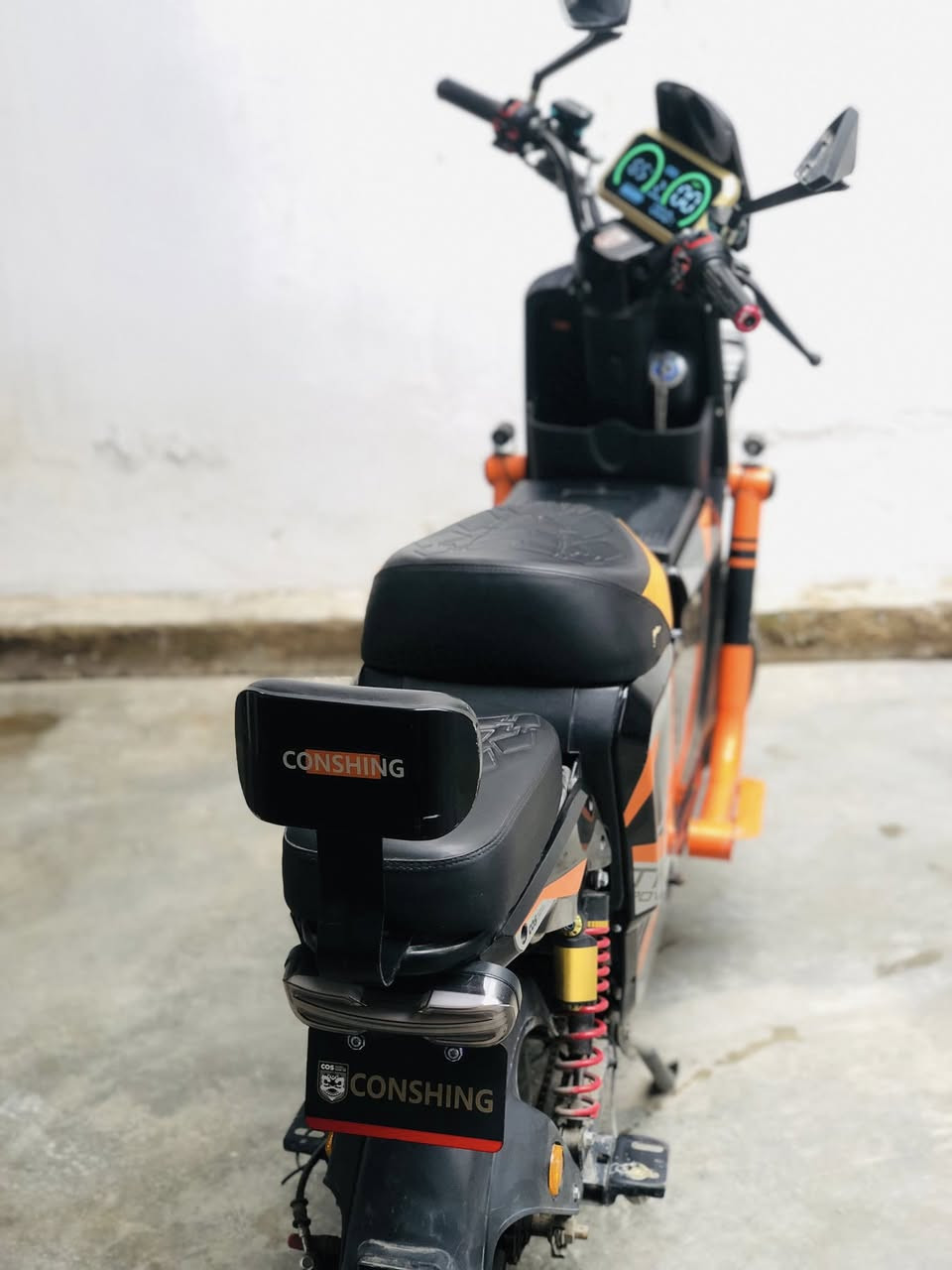 السلام عليكم ،
ماطور X900 للبيع باب الأول وكالة 

مستخدم ٥ أشهر 

ماطور نظيف مابي عيب بطاريتة بيهن ٣ اشهر بعد يمشن

عيبة فقط مراية مكسورة والدواسات طايرات

السعر 450 الف 

مكاني كركوك الأسرئ والمفقودين

رقمي واتساب ***********
