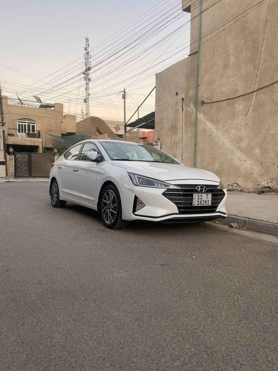 سلام عليكم النترة موديل ١٩ خليجي مكفوله كفالة عامة بيهة شخط صغير وصابغة عل كد اشبر فول مواصفات واحد عل واحد فتحة كير محرك تبريد صدر كلا فول سيارة جديدة 
بصمة تشغيل 
بصمة بيبان 
بصمة صندوك 
اشارة ترحيب 
مري شفط 
سبير منازل 
٥ويل كب  السعر ١٧٠ وبيها مجال قليل 
بسمي رقم بغداد مشروع وطني سنوية
 لل٢٠٣٠
العنوان بغداد الزعفرانيه وهذ رقمي***********
