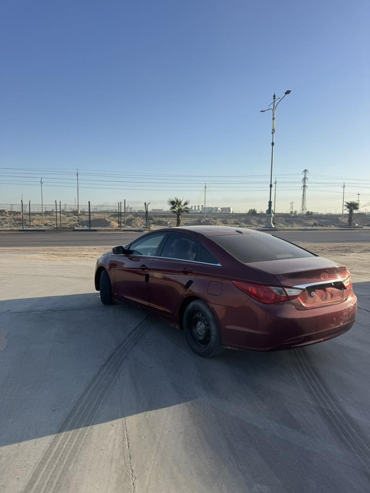 سلام عليكم سوناته ادوات ادوات
متومه رقم وسنويه
خط واحد بانزين  
كص جنطه 
سياره جاهز من كلشي كير مكينه حدادي تخم تاير 
لايت زنون عالي ناصي 
داخل عسلي 
مكاني البصره 
السعر 49بيه مجال قليل 
رقم تلفون ***********
