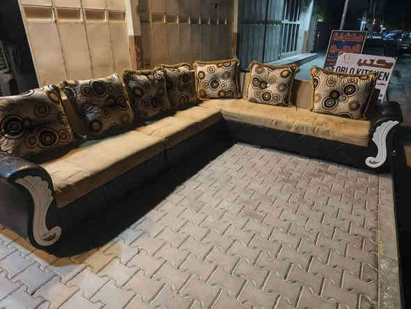 لايوجد لدي مكان خزززن بيع سريع 140الف فقط شوي اليدات مشلوع جلد منها مع.... كوشات ومفرش ويا كامل ديوان 10نفر تركي مستعمل
#معرض_حمودي_للاثاث 
 العنوان...... تكريت
 الزهور  خلف قاعه الشهيد ليث مقابل معهد الفنون الجميلة 
معرض حمودي
*********** اتصال او وتساب
*********** اتصال واتساب
