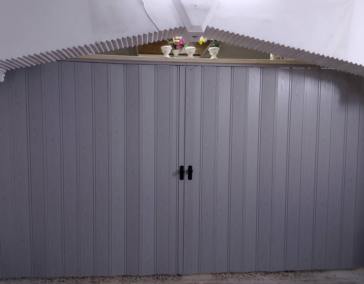 سلام عليكم دار للبيع مساحه ٩٢متر الشعب الشارع المقابل الاطفاء من جهة الشعب وشارع مقابل حسينية المصطفى من جهة حي ور شارع ٢٠ بناء قديم ينسكن طابقين السعر ٢٠٠ هاتف ***********
