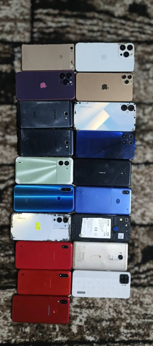 سلام عليكم بوردات ابيع
ابيع شلعه مابيع مفرد شلعه ❗❗
الاجهز اعطل مختلفه ماكو عطل واحد اكو شاشه
اكو آيس شحن بس اغلبهن شاشات
العد 34 جهاز  شراي اتفظل وتساب توصيل موجود
*********** الايفونات امرأتي
