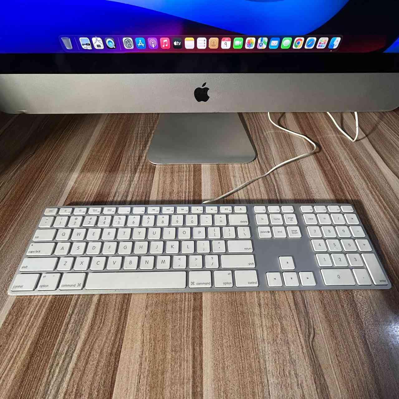 ‏شاشة مستعملة iMac Late 2015 حجم 27 إنج / دقة 5K

كور i7 بسرعة عالية جداً 4 كيكا هيرتز 

رام 16 كيكا

هارد أول 128 كيكا نوع SSD + هارد ثاني 2 تيرا نوع HDD

(مجموع التخزين حجم عملاق = 2.128 كيكا)

كارت شاشة خارجي AMD Radeon R9 M395X حجم 4 كيكا نوع GDDR5

حجم الشاشة 27 انج / دقة عالية جداً 5K 

صوت نقي و محيطي مميز جداً

منفذ USB

وتحتوي على منفذي USB 2.0 مدمجين (واحد على كل جانب) لسهولة توصيل أجهزة طرفية أخرى مثل الماوس

#السعر 650 ألف مع (ملحقات و هدايا):

كيبورد أبل الأصلي 

ماوس 

ماوس باد 

سماعات اذن 

ستاند هاتف

مكاني بغداد شارع فلسطين (توصيل مجاني بكل العراق)

واتساب ***********
