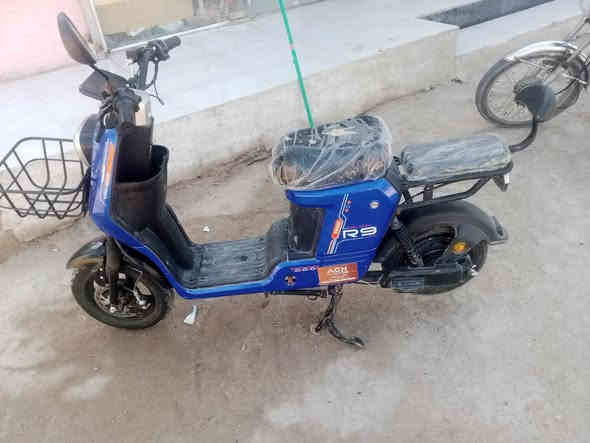 للبيع دراجه شحن 9R دراجه فول نضافه بطاريه ليثيوم مال شركه سرعه حقيقيه السعر 510وبيه مجال الطيبين العنوان كربلاء الحسينيه طريقه بغداد يم عامود 430  الاتصال ‏‪***********‬‏--***********
