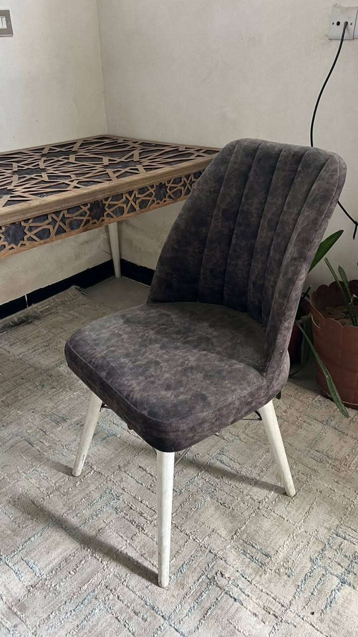 ميز طعام مستعمل بس نظيف وياه اربع كراسي السعر 100 وبيه مجال


**إذا كنت صاحب هذا الإعلان وتريد حذفه لأي سبب، رجاءا أرسل رسالة إلى الدعم الفني**