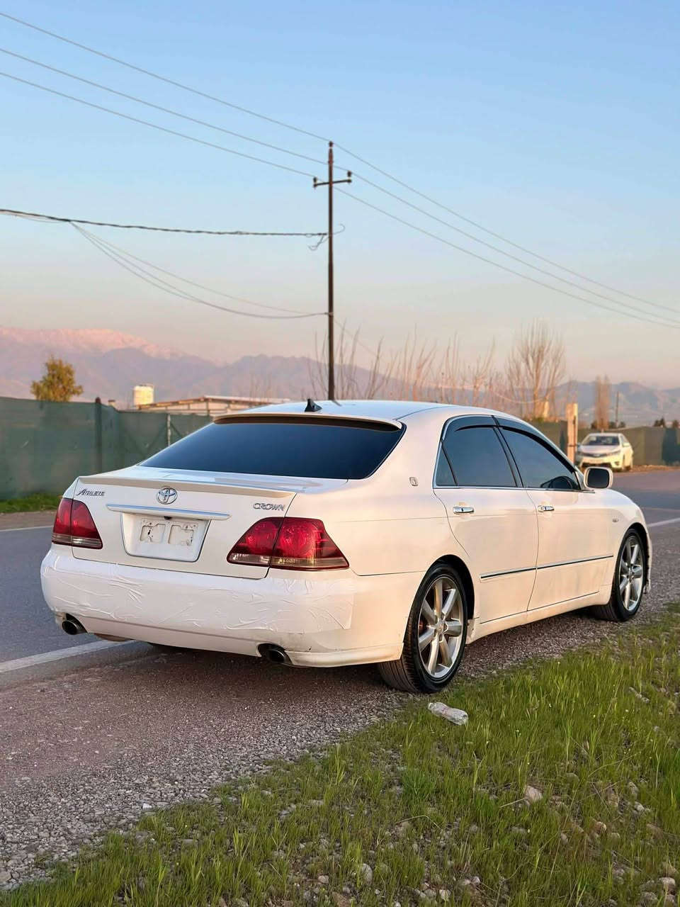 شاهینە ٢٠٠٦ 
بڕاوە سپۆرت
بێ داعمو لێ دراو
سەیارەکە زۆر پاکە 
سەخفی بۆیاخ نیەو کەڤەر گۆراو نیە 
شەنسی بەشەرت 
***********
سەید سادق السليمانية, العراق
