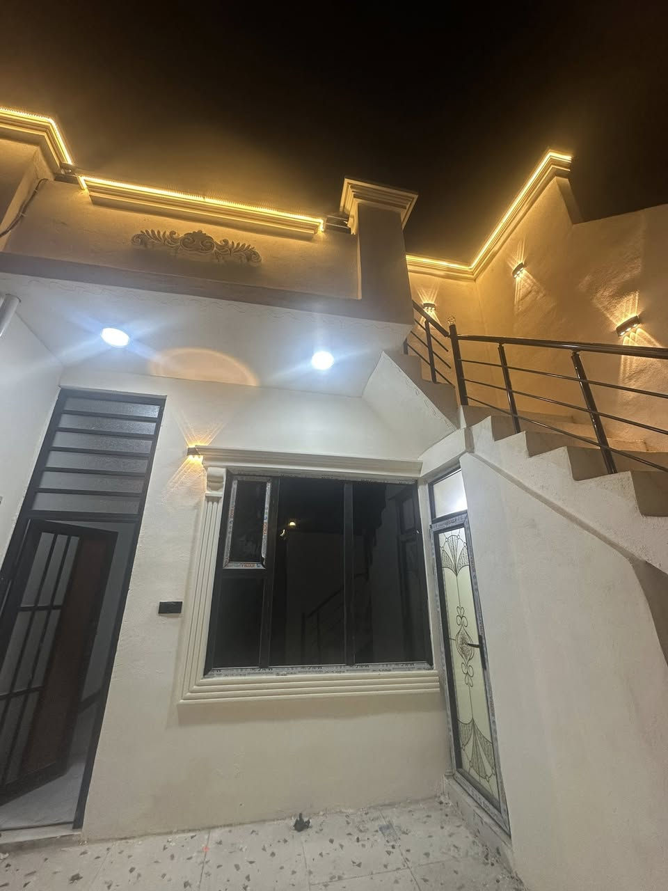 🔶دار صفر زراعي  للبيع موقع مميز سنة البناء 2026🏠

🔶المساحة 100 متر الواجهة 5 متر العمق 20متر   🏠

🔶 الموقع حي البدر فرع حلويات علي الحمداني ولحم بعجين اللماس     ✅

🔶 الطابق الاول يتكون من أستقبال وهول ومطبخ وغرفة نوم وصحيات داخلي وخارجي والدار نظام دكت ✅

🔶 يبعد عن التبليط 40 متر والدار بداية الفرع وموقع مميز 

♦️السعر 46 مليون قابل للتفاوض 💸💸
 ________________________________

🔵نستقبل جميع عروضاتكم  وطلباتكم في بيع وشراء الدور ولأراضي السكنية والتجارية والزراعية 

🔷للأستفسار اكثر ☎️

***********
***********

🔶او يرجى زيارة مكتب الكنز للعقارات الكائن في حي الواسطي قرب مول الحاج زياد
