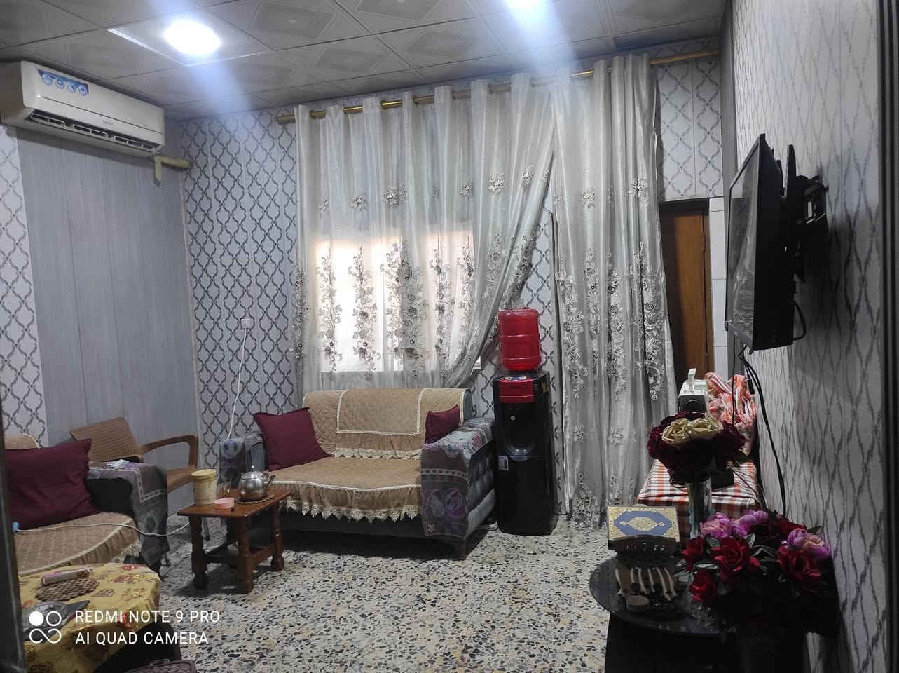 للبيع بيت سند اصفر حي البساتين السلام جهة القناة 110 متر صب مسلح  سطح اشتايغر البناء طابوك خدمات كاملة انترنت و ماء و صرف صحي مكون من  استقبال و غرفة و مطبخ و صحيات اثنين و مخزن بالسطح و بيتونة السعر 90 مليون و التواصل ***********
