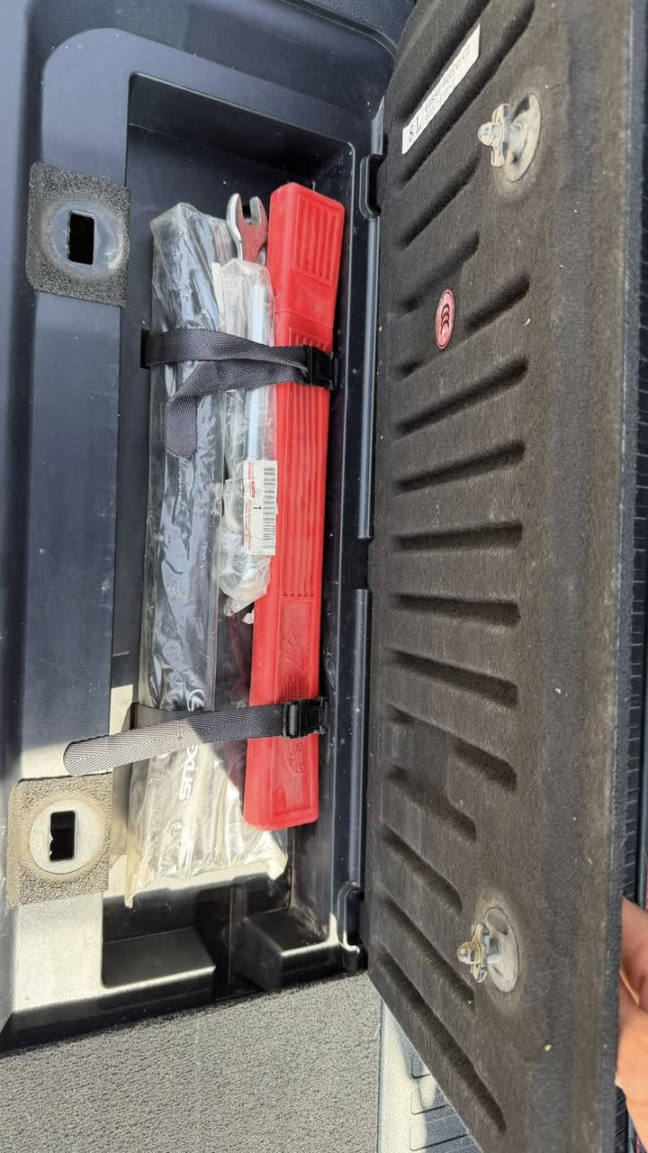 سلام عليكم لكزس ٢٠١٩ بريمي اصلي نص قطعه صبغ  سعر ٧١٥$ بيها مجال
0787 503 68 62
واتس اب
