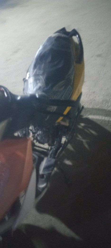 السلام عليكم دراجه البيع شاصي اف اس مكينة ماكس عدله شلعه اذا مو تعليك تاخذ الدراجه بلاش معدل  100 صالصنه رياضي كلجات رياضي كامله مكمله بس الحوض مال كشن طاك وباتري نقص قيم بل يرضي الله 
مكاني بغداد 
رقمي ***********
