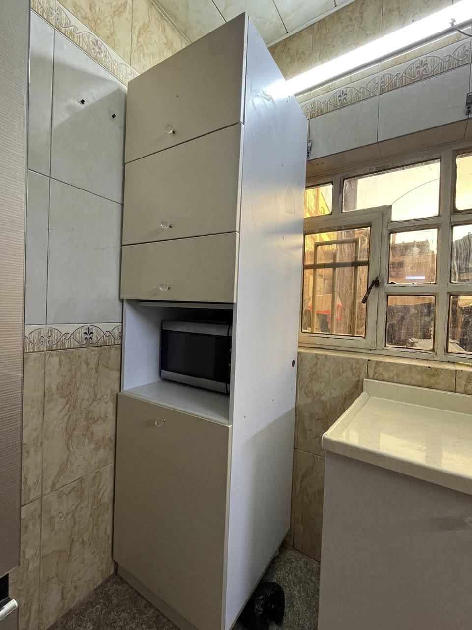 السلام عليكم 
كاونتر مستعمل قليل 
نضيف جدا
9 متر جوكر كامل
مرمر طبيعي والداخل لدات 
خشب HDF
تصميم شركه الجواهري 
بغداد الاعظمية


**إذا كنت صاحب هذا الإعلان وتريد حذفه لأي سبب، رجاءا أرسل رسالة إلى الدعم الفني**