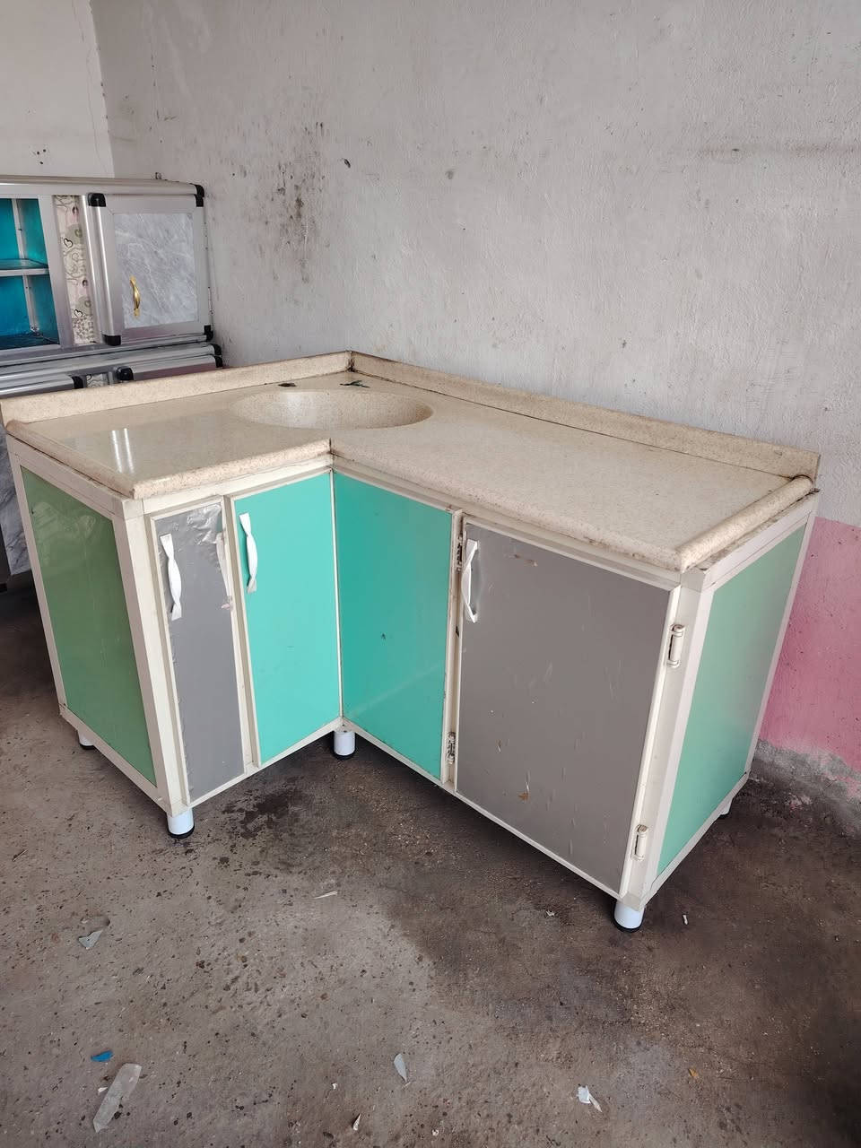 سلام عليكم غراض للبيع كلمن وسعر تعال وبيك خير وتدلل المكان حله ورديه خارج قرب مستشفى الكفيل *********** وأيضا نشتري كافة الغراض بسعار مناسبه
