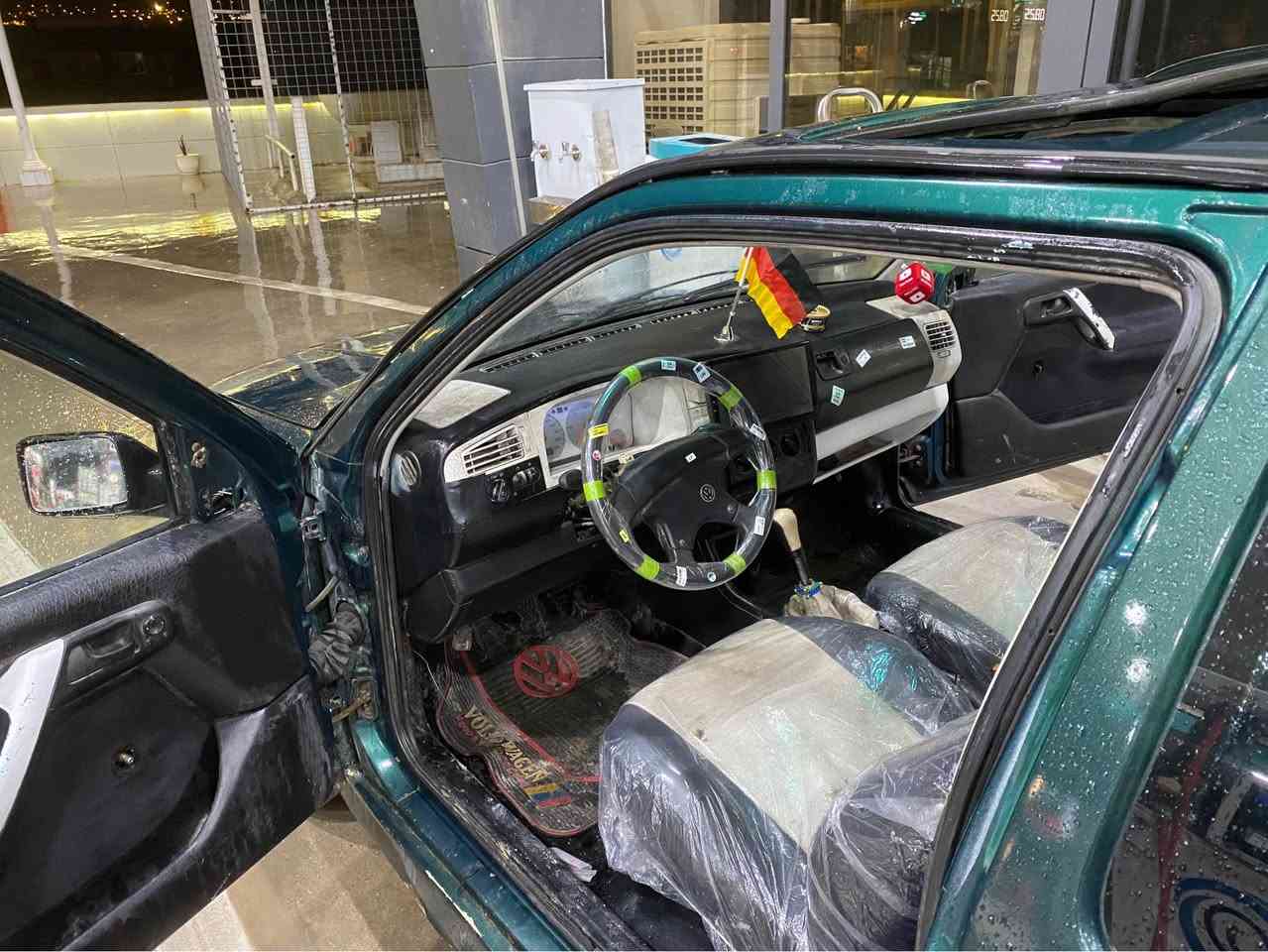 سڵاو هاوڕێیان 
GOLF MK3
1995
سەیارەکە جاهیزە و ماڵی خۆمە ئی مەعرەز نیە.!
مەکینە ٥ بزمار ٦ گێڕ زۆر مەرغوبە
گێڕ و مەکینەی بەشەرت
پێشو پشتی کەپس مووس و بڕاوە و وەرگەڕا و بەشەرت
تازە بۆیاخم کردوە پۆڵیش نەکراوە🆕
کلاجی تازەیە ڕۆن و پلاک و کابرێتەر و🆗
دەکشنم لۆک سەرخستوە🆙
زۆر زۆر کەم بەنزین ئەخوات🚱
تاقمێک تایەو ویلی سپۆڕتی لەسەرە🛞
کارە بای کامل مەز بووتە🔋
 ئاوێنە کارەبا ✅
فڵچە Auto 🔛
گڵۆپی ناوەکەی 💡
شاشە ئایپاد💻
ناو گێچ 🔖
کامل ئیش ئەکات✔️
کارەبایاتی سڵایدەکەی 🔝
دارو بەردی ئیش ئەکا☑️
هەتا هیتەری سەر جامی دواوەش ئیش ئەکات➰
کوشن و داشبڵ و ناوو داخلی زۆر جوانە🔰
زۆرمەزبوتە و جاهیزە تێر مەسرەفە سەیارەکە 
سەنەوی ئەوەلیات پاکانەی بۆ کراوە کامل بەشەرت.✅
زۆر لێی بێمنەتم وەرە بەدڵی خۆو فەحسی کە!!
سعرەکەشی.25💵گەڵاو معامەلە
……(ڕەحمەتی خواو لێبێت موشتەری وەرە سێری کە بچوکیت ئەکەم  بەچات معامە لەناکرێت)
ژم:*********** السليمانية, العراق
